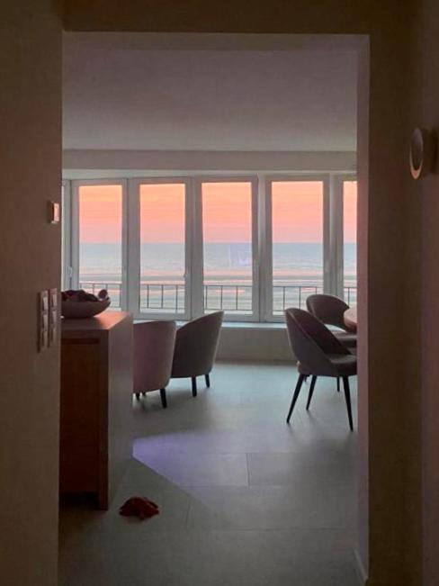 Zeedijk Oostduinkerke frontaal zeezicht - volledig gerenoveerd 2022! Appartement Buitenkant foto